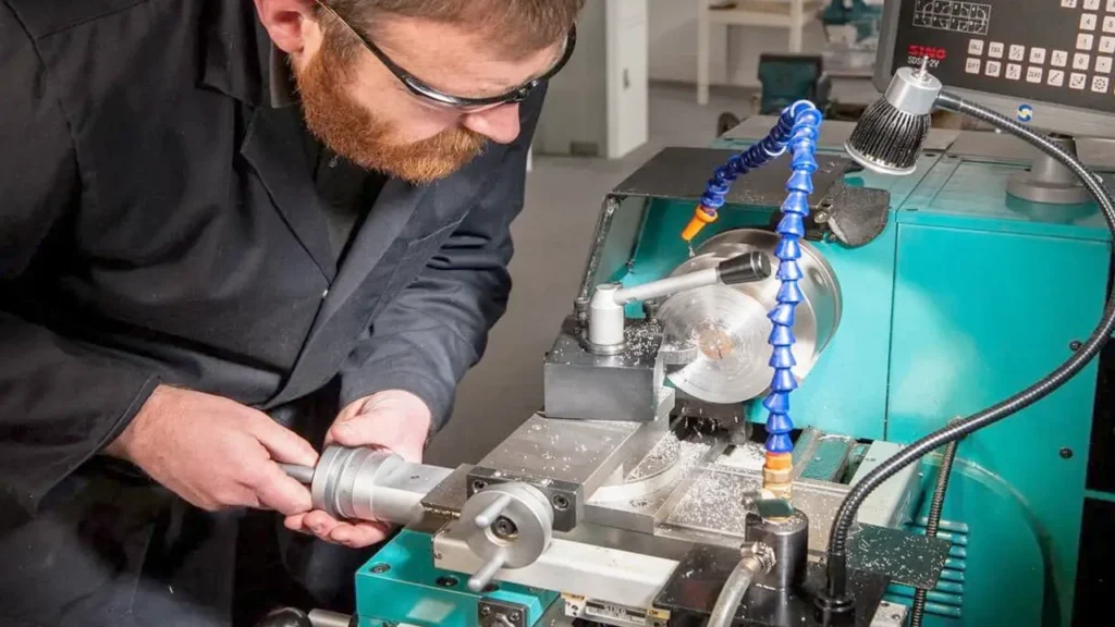 Key Parts of a Lathe: The Expert Guide to Their Functions 23 ROSNOK CNC LATHE MACHINE Main components of a lathe Key Parts of a Lathe The Expert Guide to Their Functions