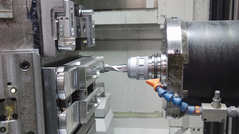 Vertical vs Horizontal Machining Center: Explore Differences 3 Horizontal machining center milling machining Vertical vs Horizontal Machining Center Explore Differences ROSNOK CNC MACHINE