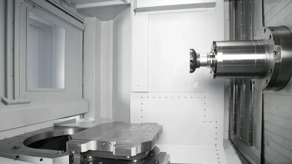 Inside the horizontal machining center What is a Horizontal Machining Center The Ultimate Guide ROSNOK CNC MACHINE