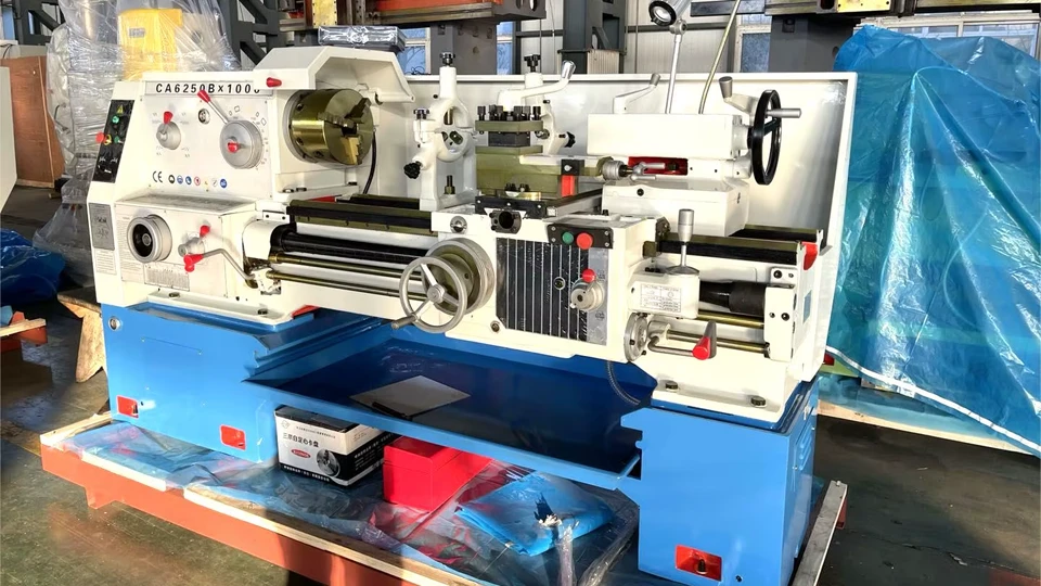 CNC Lathe vs Manual Lathe: Key Differences You Need to Know 3 Manual lathe machine CNC Lathe vs Manual Lathe Key Differences You Need to Know ROSNOK CNC MACHINE
