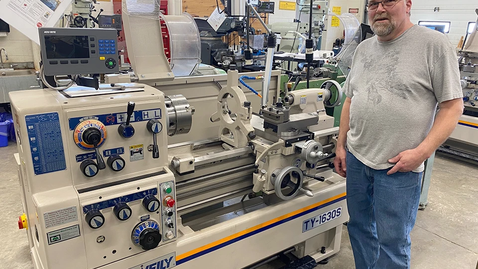 Training and Education Lathe What Is an Engine Lathe A Must-Read Breakdown ROSNOK CNC MACHINE