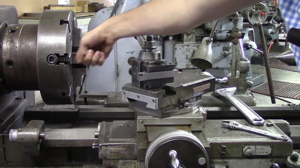 CNC Lathe vs Manual Lathe: Key Differences You Need to Know 7 Using the Manual Lathe CNC Lathe vs Manual Lathe Key Differences You Need to Know ROSNOK CNC MACHINE