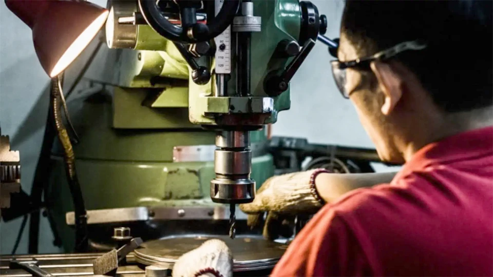 Manual Milling Machining CNC Machining vs Manual Machining Which One Is Better ROSNOK CNC MACHINE