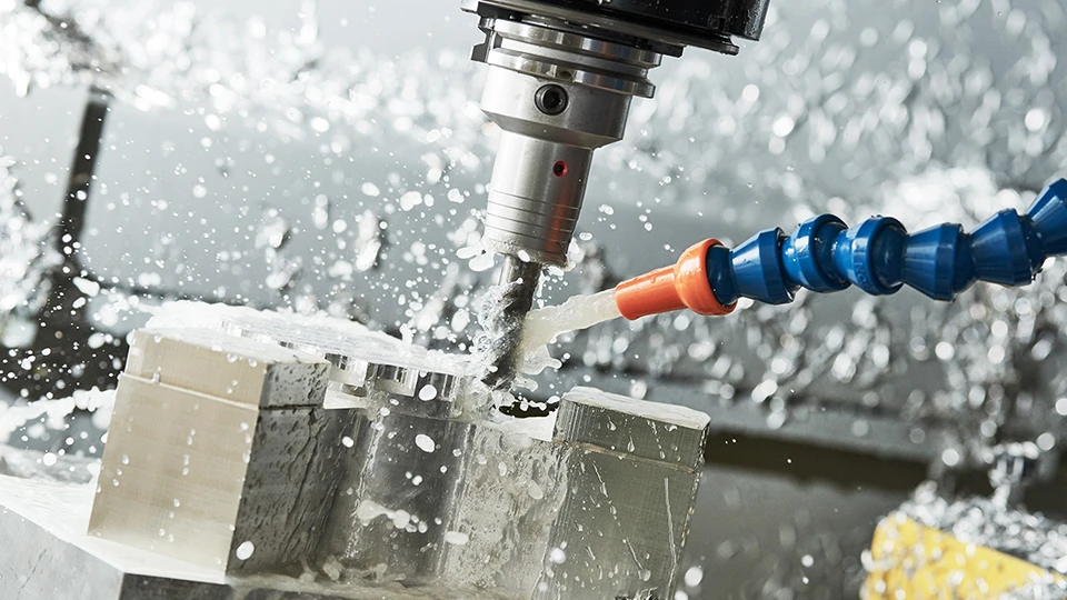 Types of CNC Machine Coolant: How to Choose the Right One 9 Semi-Synthetic Fluid Coolants Types of CNC Machine Coolant How to Choose the Right One ROSNOK CNC MACHINE