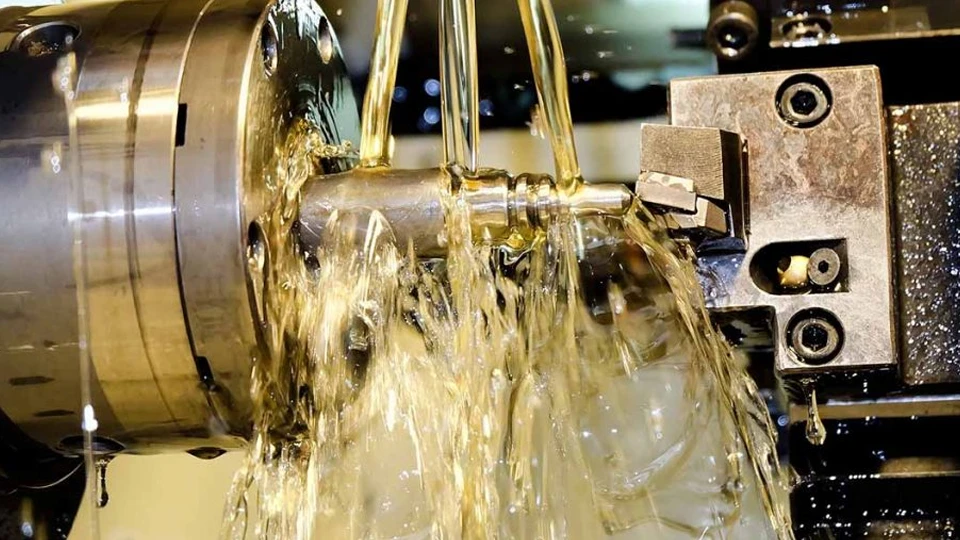 Types of CNC Machine Coolant: How to Choose the Right One 11 Straight Oils Types of CNC Machine Coolant How to Choose the Right One ROSNOK CNC MACHINE