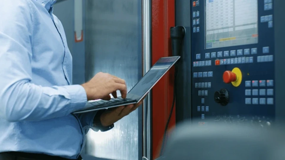 FANUC vs Siemens vs Mitsubishi: Which CNC Control Wins? 12 CNC machine debugging CNC system FANUC vs Siemens vs Mitsubishi Which CNC Control Wins