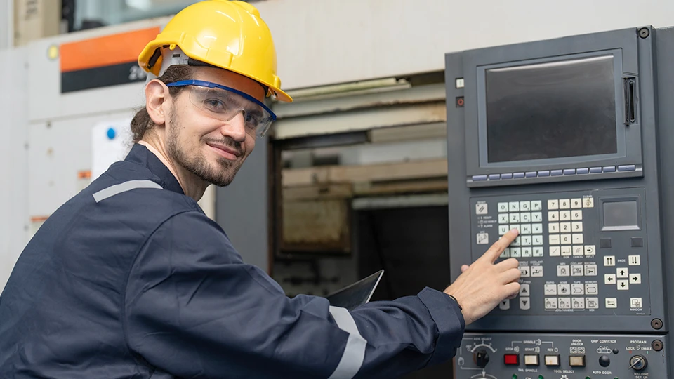 FANUC vs Siemens vs Mitsubishi: Which CNC Control Wins? 10 CNC machine operator FANUC vs Siemens vs Mitsubishi Which CNC Control Wins