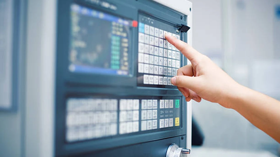 FANUC vs Siemens vs Mitsubishi: Which CNC Control Wins? 4 CNC system operation FANUC vs Siemens vs Mitsubishi Which CNC Control Wins