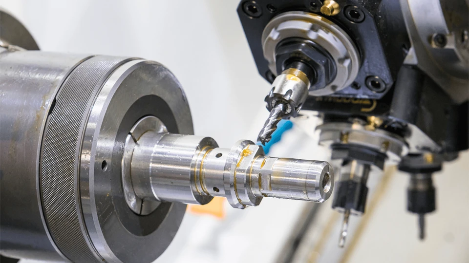 What Is Live Tooling and Why It Matters in CNC Lathes 1 milling on lathe use live tooling What Is Live Tooling and Why It Matters in CNC Lathes