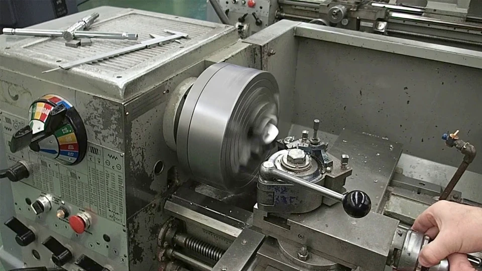 lathe machining What is Tool Post in Lathe Machine