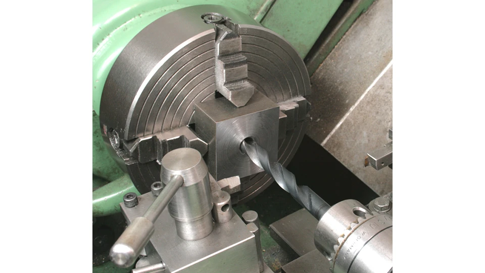 What is a 4 jaw chuck? 2 Advantages of Using a 4 Jaw Chuck What is a 4 jaw chuck